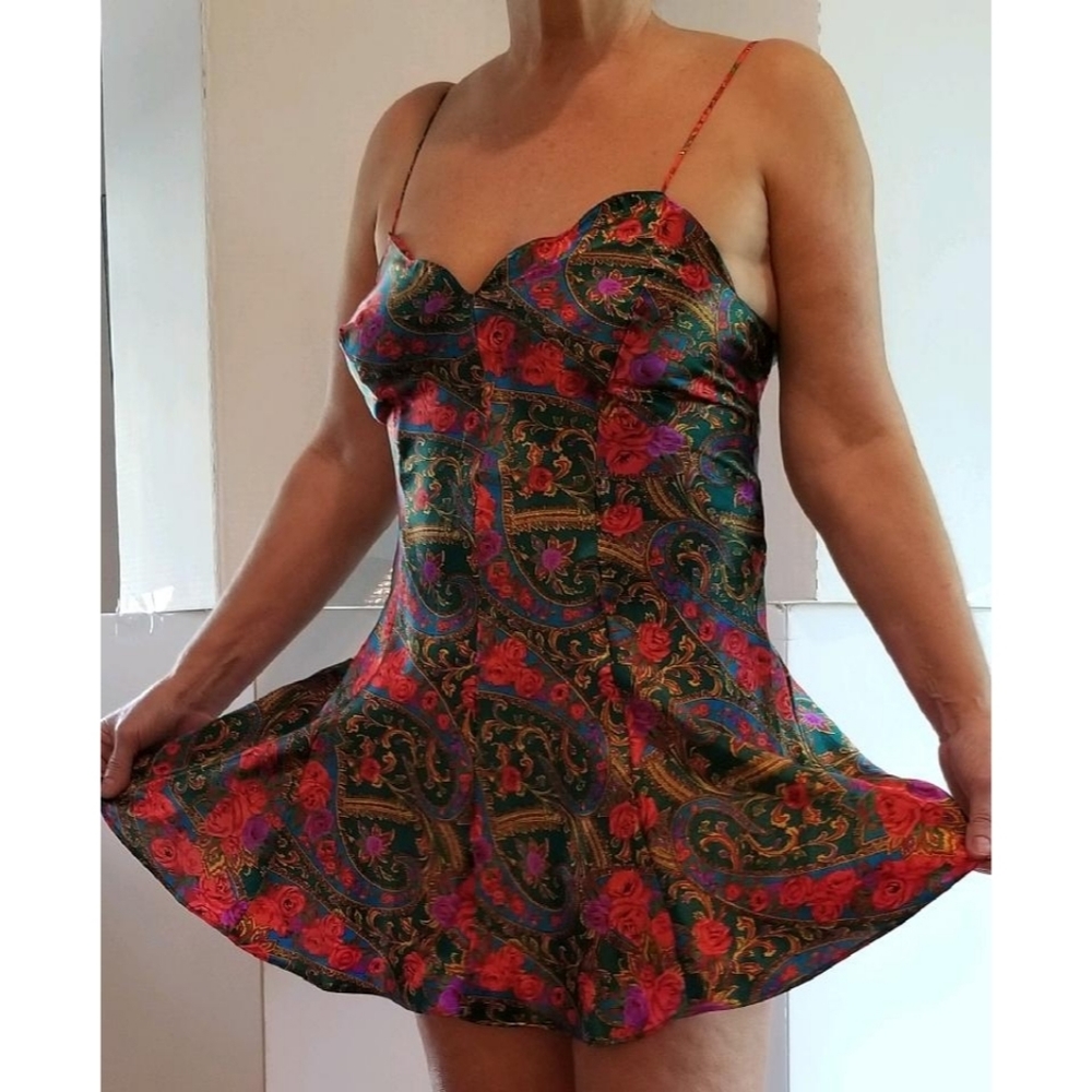 Vintage paisley Fredrick's of Hollywood chemise short nightgown. Small.